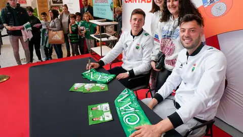 Saúl García y Roko Baturina en firma de autógrafos, Real Racing Club Saúl García y Roko Baturina en firma de autógrafos, Real Racing Club
