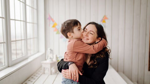 Las familias monoparentales valencianas reclaman más ayudas y una legislación específica para ellas