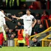 El Sevilla resucita en Old Trafford ante un United que se hirió a sí mismo