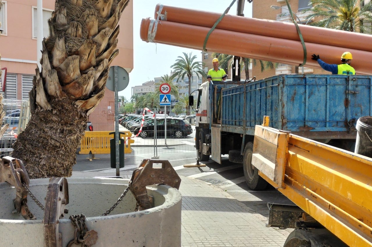 Comienza la renovación de las redes de agua potable y alcantarillado en la calle Manuel Alcaraz Mora Comienza la renovación de las redes de agua potable y alcantarillado en la calle Manuel Alcaraz Mora