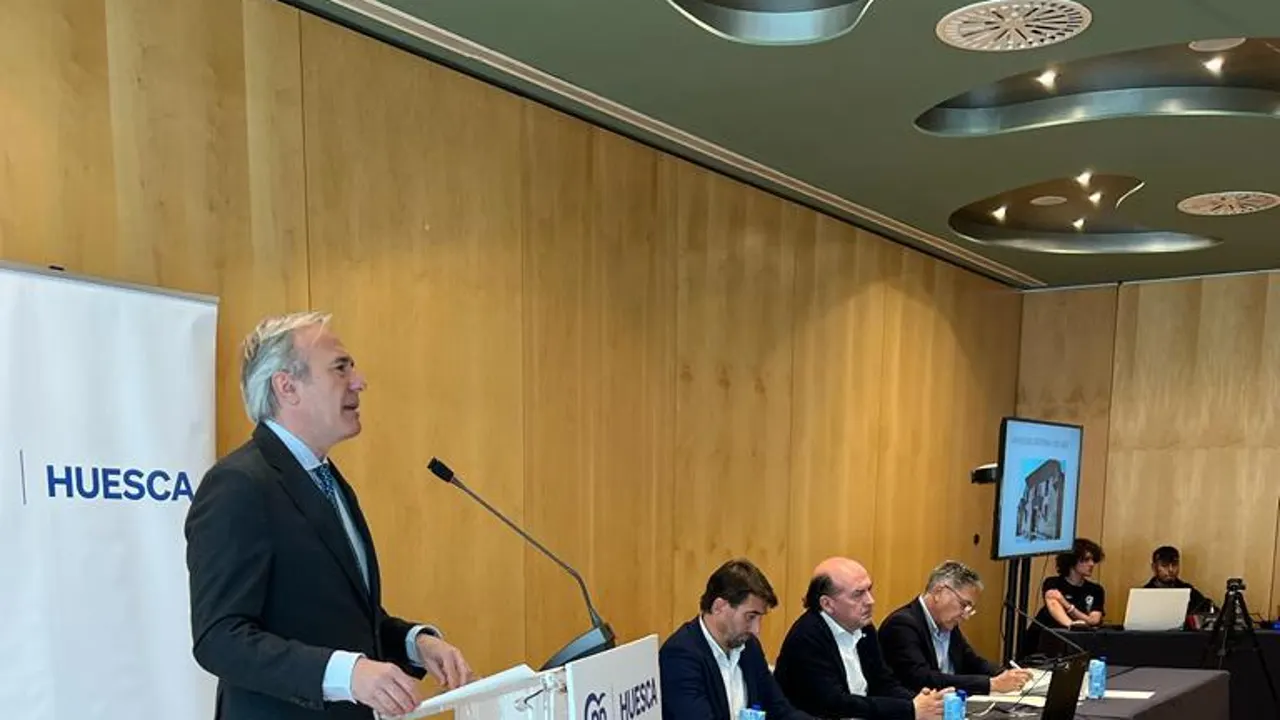 Jorge Azcón habló del campus biosanitario que el PP quieren en Huesca.