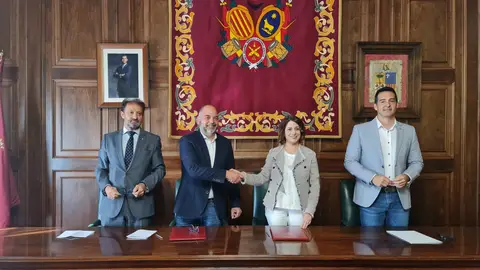 El ayuntamiento y la Cámara de Comercio han firmado el convenio para la puesta en marcha de la campaña BONOS COMERCIO