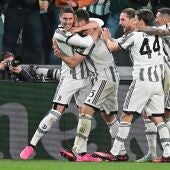 Los jugadores de la Juventus celebran su gol ante el Sporting en la Liga Europa