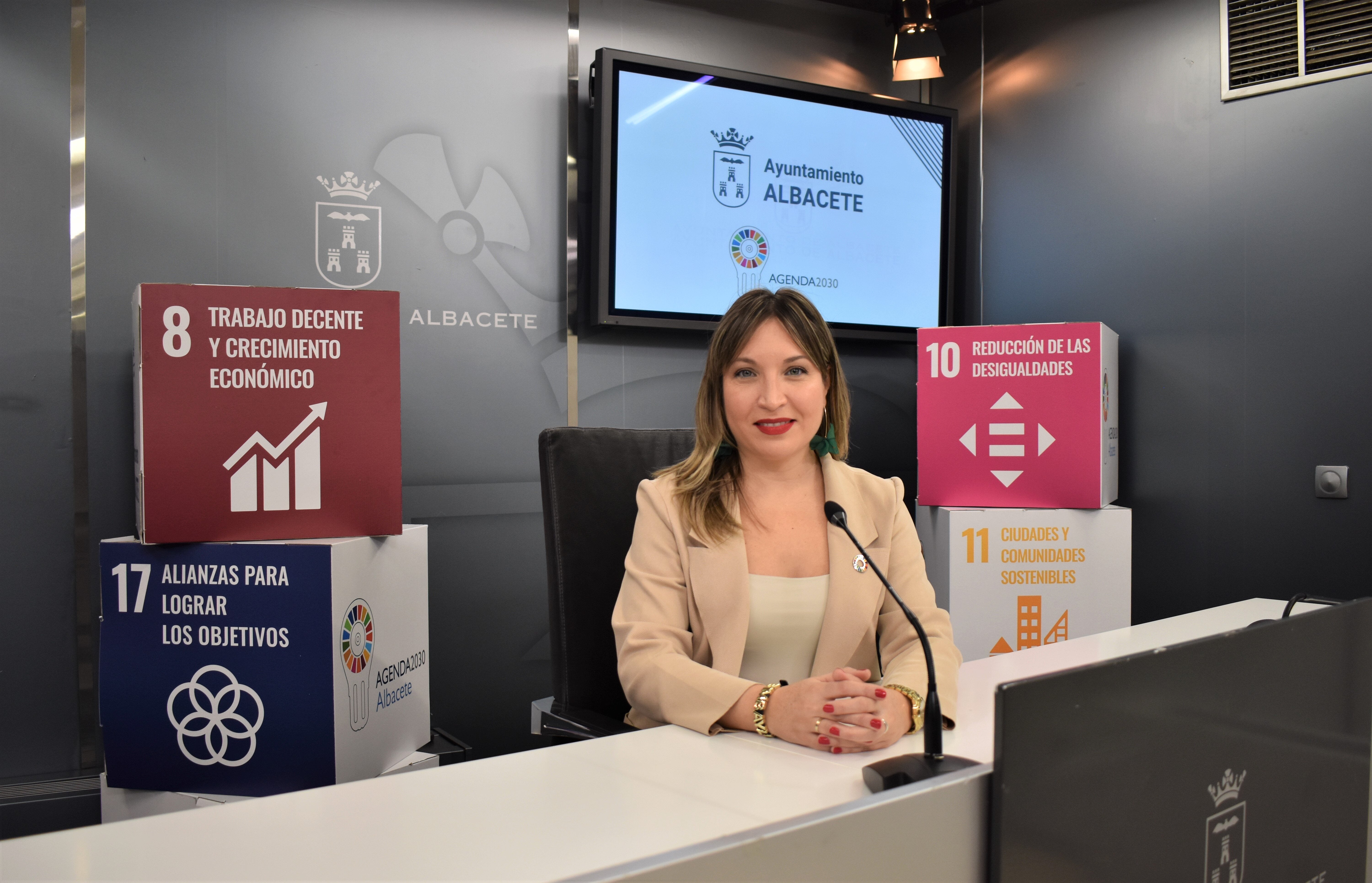 Amparo Torres, nueva portavoz del Grupo Socialista en el Ayuntamiento tras la marcha de Emilio Sáez Amparo Torres, nueva portavoz del Grupo Socialista en el Ayuntamiento tras la marcha de Emilio Sáez