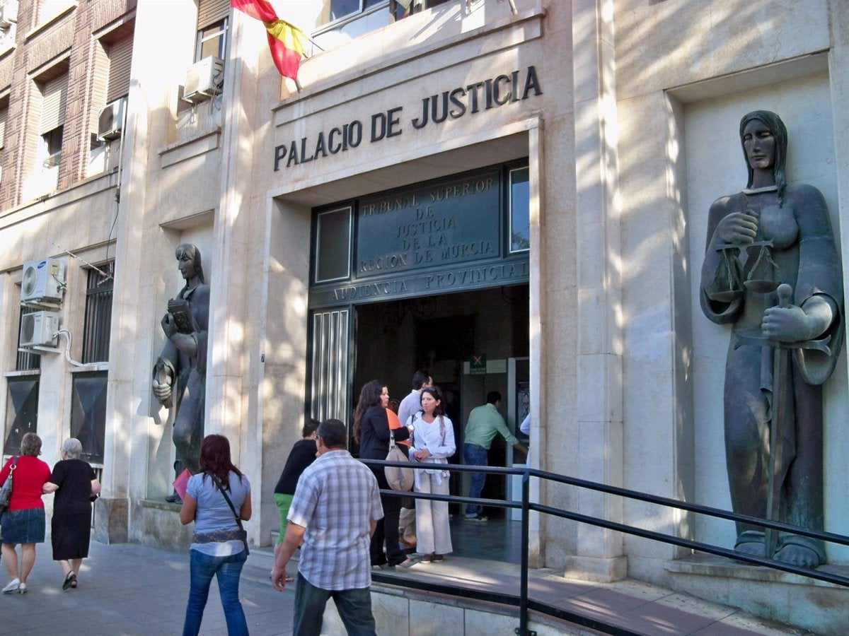 Los funcionarios de Justicia de la Región se han sumado a la huelga indefinida convocada por los sindicatos Los funcionarios de Justicia de la Región se han sumado a la huelga indefinida convocada por los sindicatos