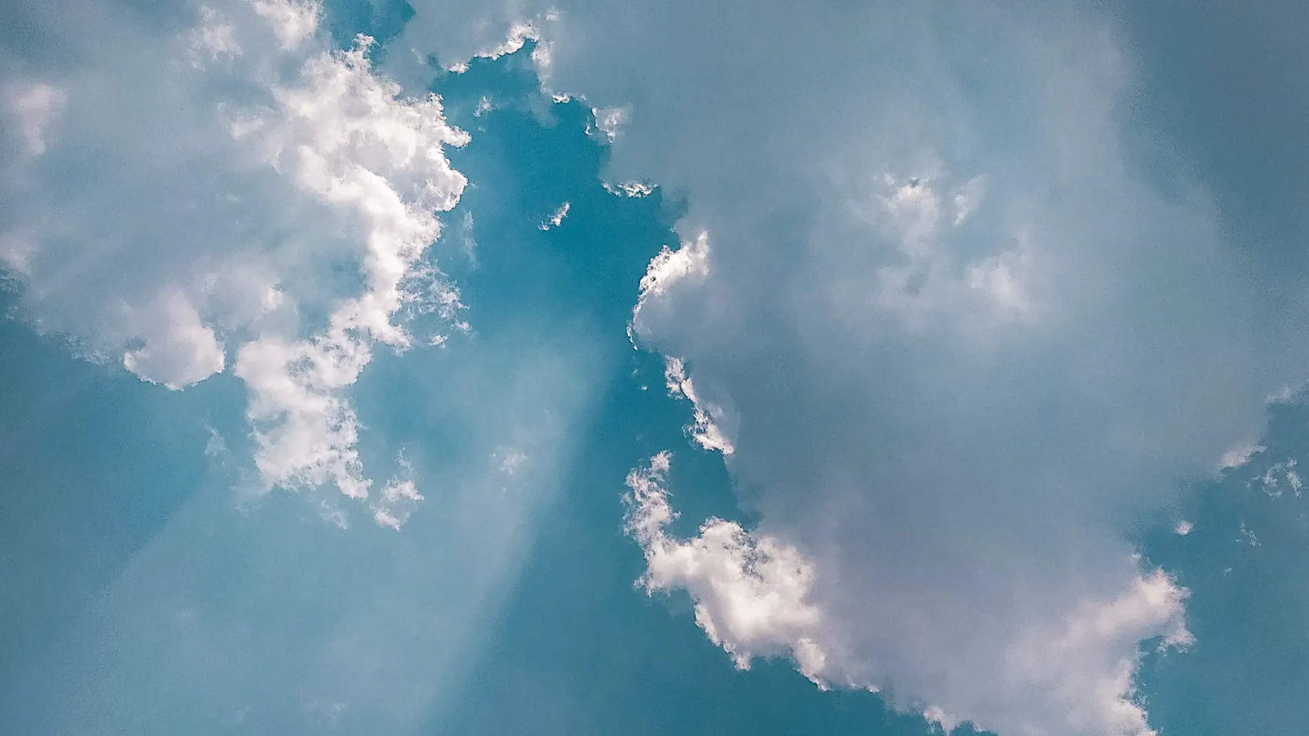 Imagen de archivo de las nubes