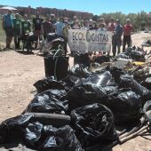 Voluntarios alcalaínos se suman a la convocatoria de Ecologistas en Acción Alcalá para limpiar una parcela situada en zona ZEPA