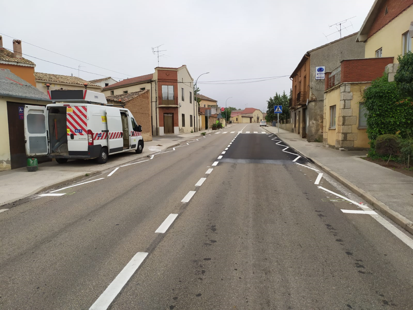 Qué son las nuevas líneas quebradas en la carretera: así es la nueva señal de la DGT Qué son las nuevas líneas quebradas en la carretera: así es la nueva señal de la DGT
