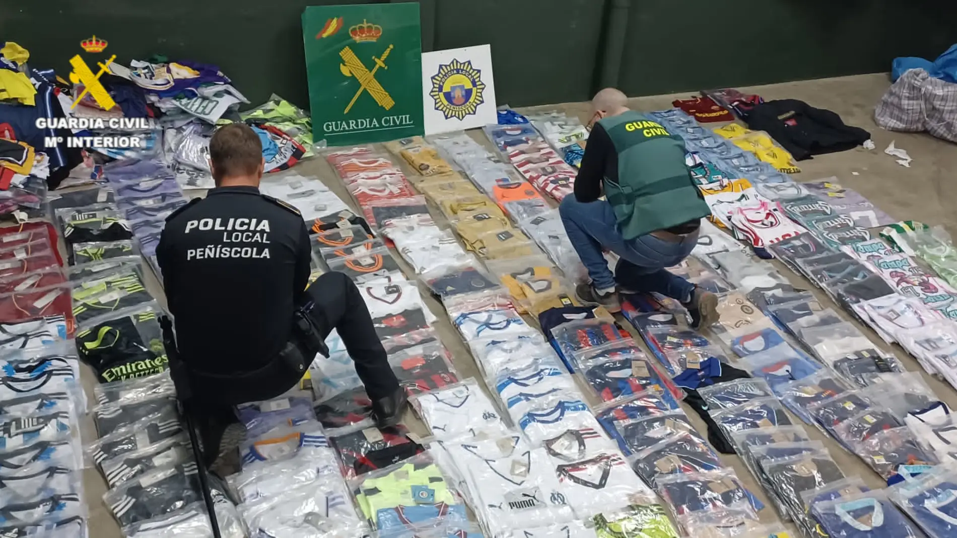 Detenidos tres vendedores ambulantes con más de 800 artículos falsificados