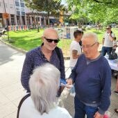Manuel Cabezas visita 18 zonas da cidade para explicar o seu proxecto "Apuesta de futuro".