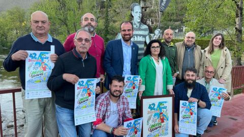 Foto de familia en la presentaci&oacute;n del evento
