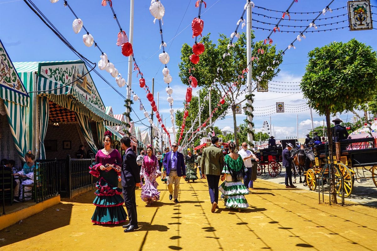 El ayuntamiento flexibiliza la venta de bebidas no alcohólicas en el entorno de la Feria El ayuntamiento flexibiliza la venta de bebidas no alcohólicas en el entorno de la Feria