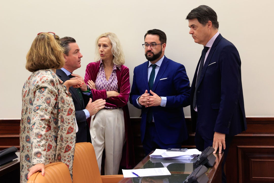 La Comisión de Justicia aprueba la reforma de la ley del 'Sólo sí es sí' con el apoyo del PP y el 'no' de Podemos La Comisión de Justicia aprueba la reforma de la ley del 'Sólo sí es sí' con el apoyo del PP y el 'no' de Podemos
