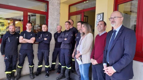 La consejera y el alcalde en las instalaciones canguesas