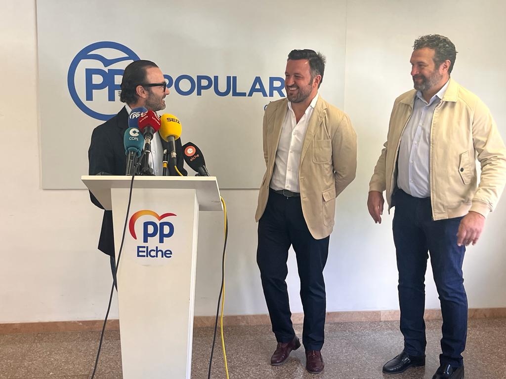 José Antonio Román y Jacinto Costa, integrantes de la candidatura del PP a la Alcaldía de Elche José Antonio Román y Jacinto Costa, integrantes de la candidatura del PP a la Alcaldía de Elche