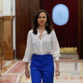 La ministra de Derechos Sociales y Agenda 2030, Ione Belarra, camina por los pasillos del Congreso 