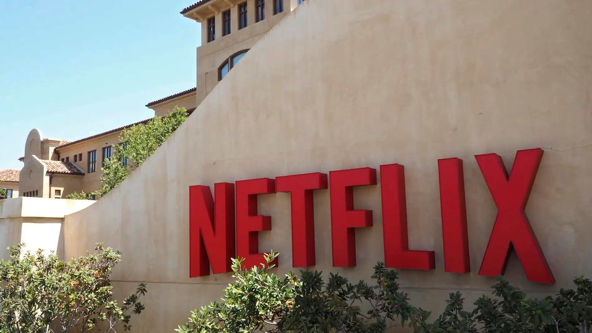 Fotografía de archivo que muestra el logotipo de la plataforma líder de televisión por internet a nivel mundial, Netflix, en una fotografía de archivo. 