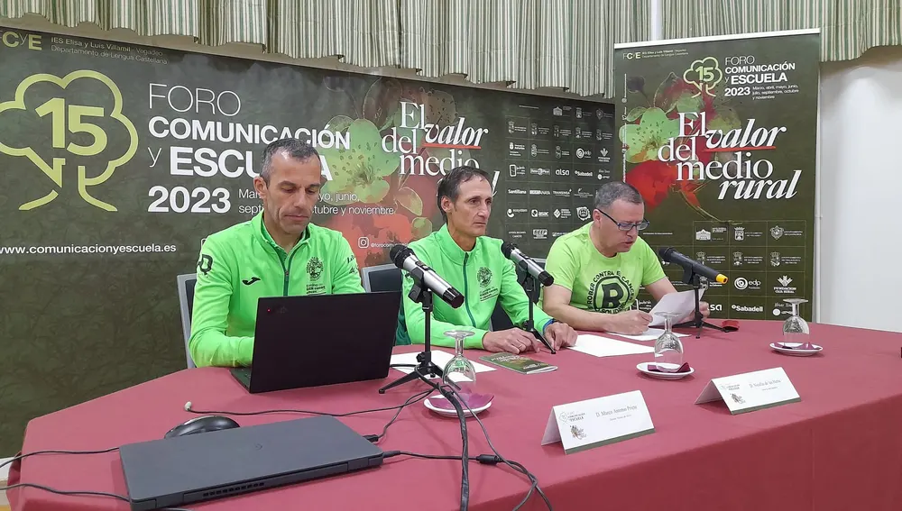 Nicolás de las Heras, acerca a los alumnos de Vegadeo el reto "El camino de Rober". Nicolás de las Heras, acerca a los alumnos de Vegadeo el reto "El camino de Rober".