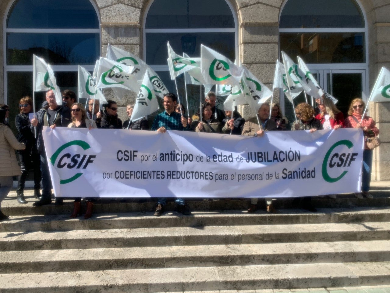 CSIF se concentra ante las subdelegaciones para exigir jubilación anticipada voluntaria en Sanidad CSIF se concentra ante las subdelegaciones para exigir jubilación anticipada voluntaria en Sanidad