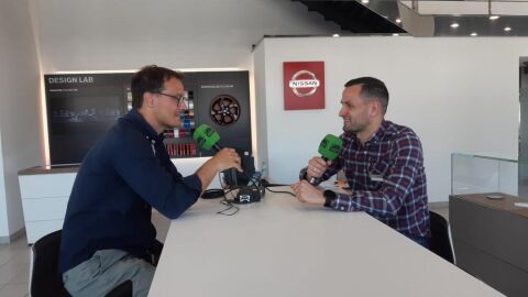 Abel Mill&aacute;n charla con Aitor D&iacute;az, jefe de ventas de Roipesa