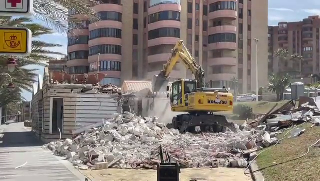 Otro derribo en Arenales del Sol Otro derribo en Arenales del Sol