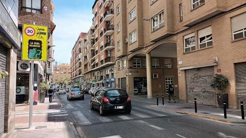 Dispositivo de control velocidad en la calle Ángel de Elche.