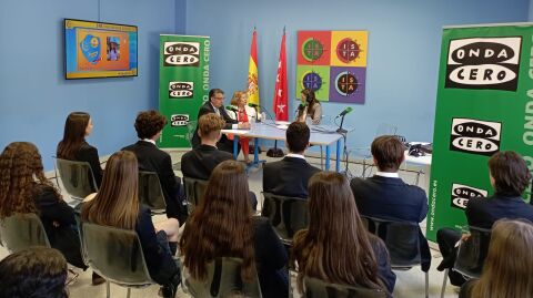 M&aacute;s de uno Alcal&aacute; desde el Business Center del Colegio Internacional Santo Tom&aacute;s de Aquino