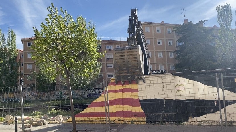 Arranca la demolición del muro del Paseo de San Antonio de la capital Arranca la demolición del muro del Paseo de San Antonio de la capital