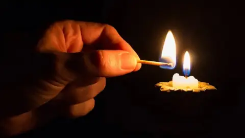 La pobresa energètica fa estralls en moltes llars de Barcelona La pobresa energètica fa estralls en moltes llars de Barcelona