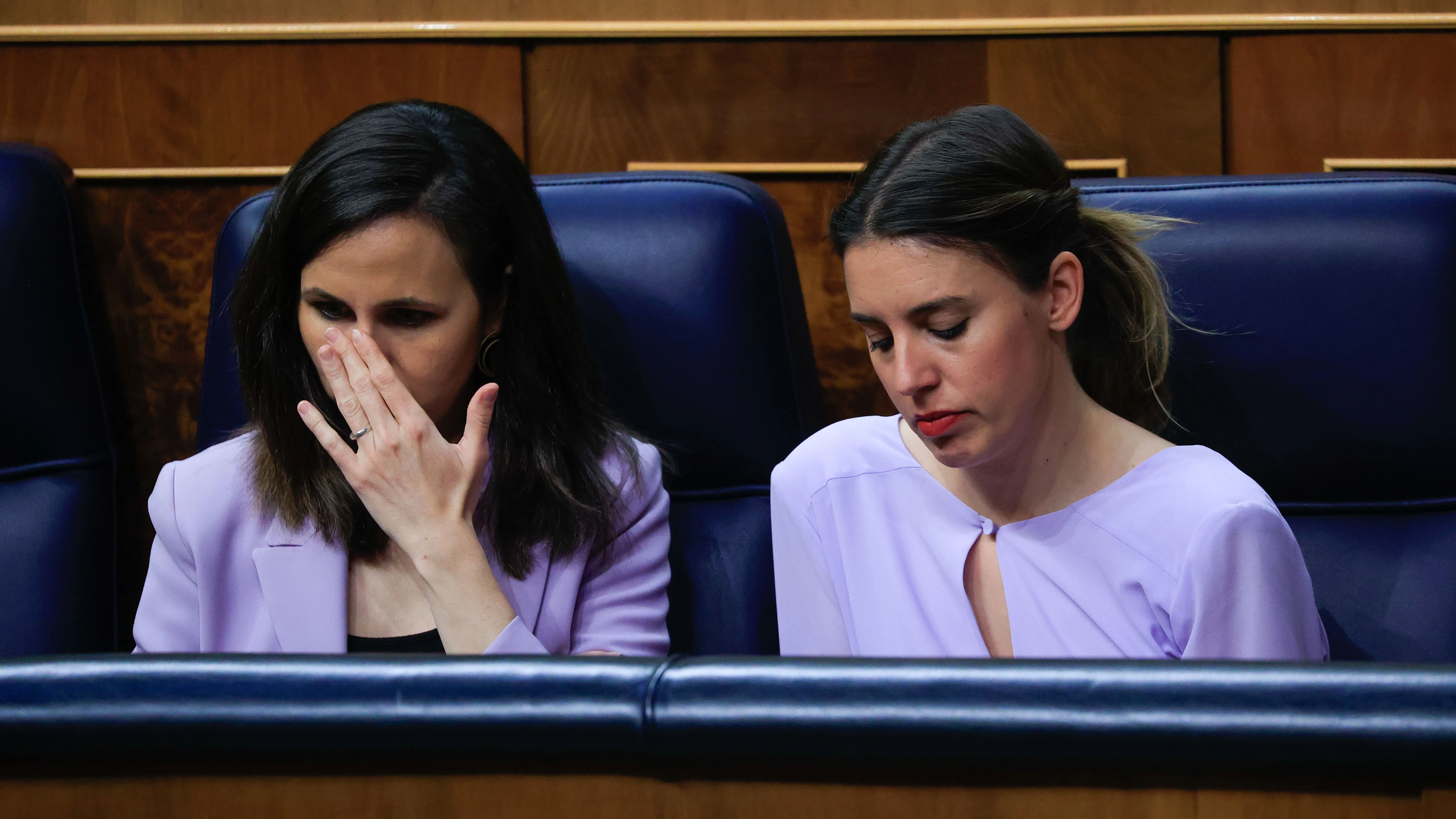 Irene Montero e Ione Belarra durante la votación de la reforma del 'sólo sí es sí' en el Congreso Irene Montero e Ione Belarra durante la votación de la reforma del 'sólo sí es sí' en el Congreso