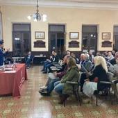 Eduardo Dolón (PP) firma su contrato electoral con los clubes deportivos de Torrevieja Eduardo Dolón (PP) firma su contrato electoral con los clubes deportivos de Torrevieja