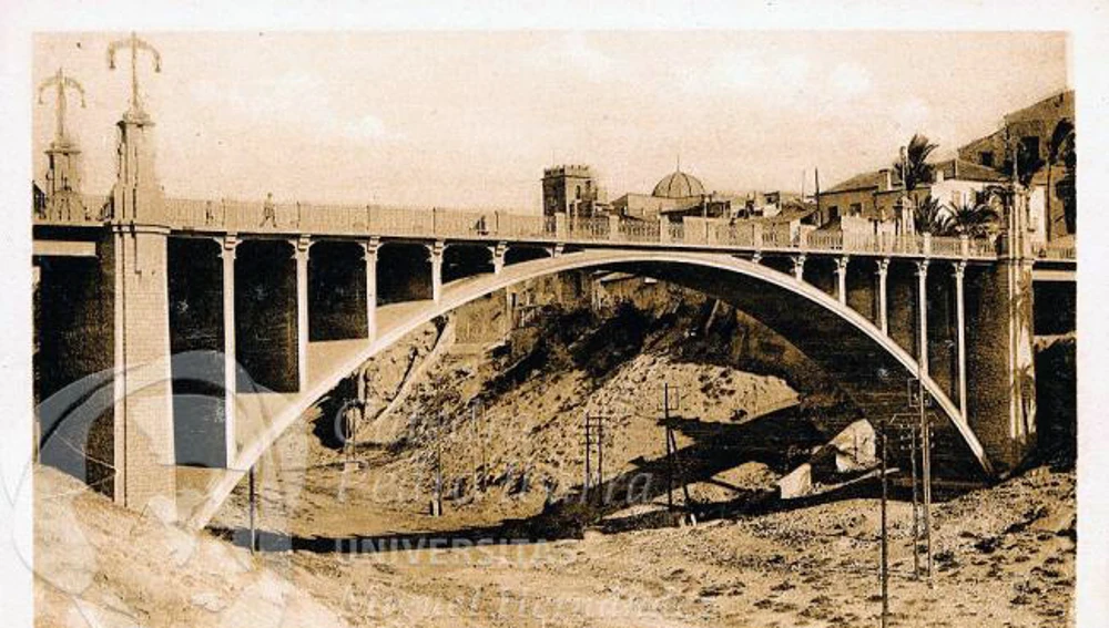 Puente de Canalejas de Elche en una fotografía antigua. Puente de Canalejas de Elche en una fotografía antigua.