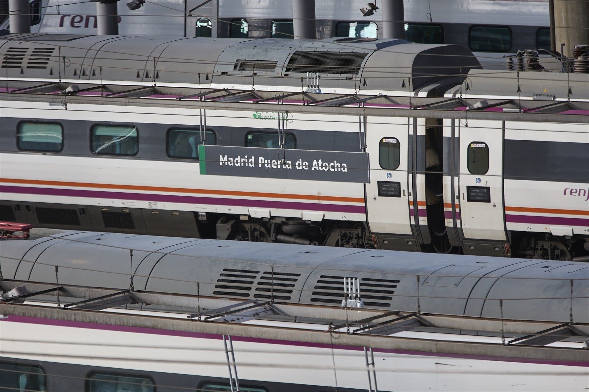 Un incendio en un motor del tren Madrid-Cáceres obliga a desalojar a 166 viajeros Un incendio en un motor del tren Madrid-Cáceres obliga a desalojar a 166 viajeros