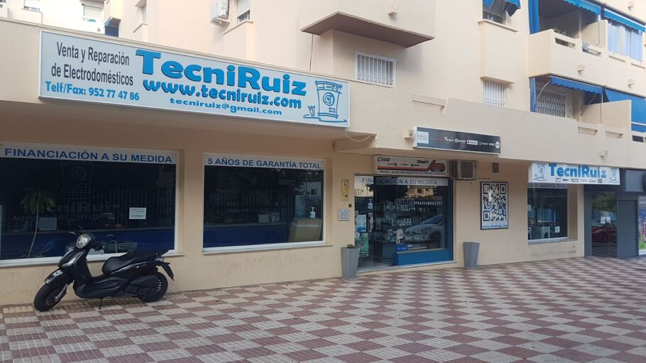 Imagen de la fachada de Tecniruiz, ubicada en la Avenida del Mercado