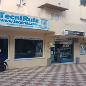 Imagen de la fachada de Tecniruiz, ubicada en la Avenida del Mercado Imagen de la fachada de Tecniruiz, ubicada en la Avenida del Mercado