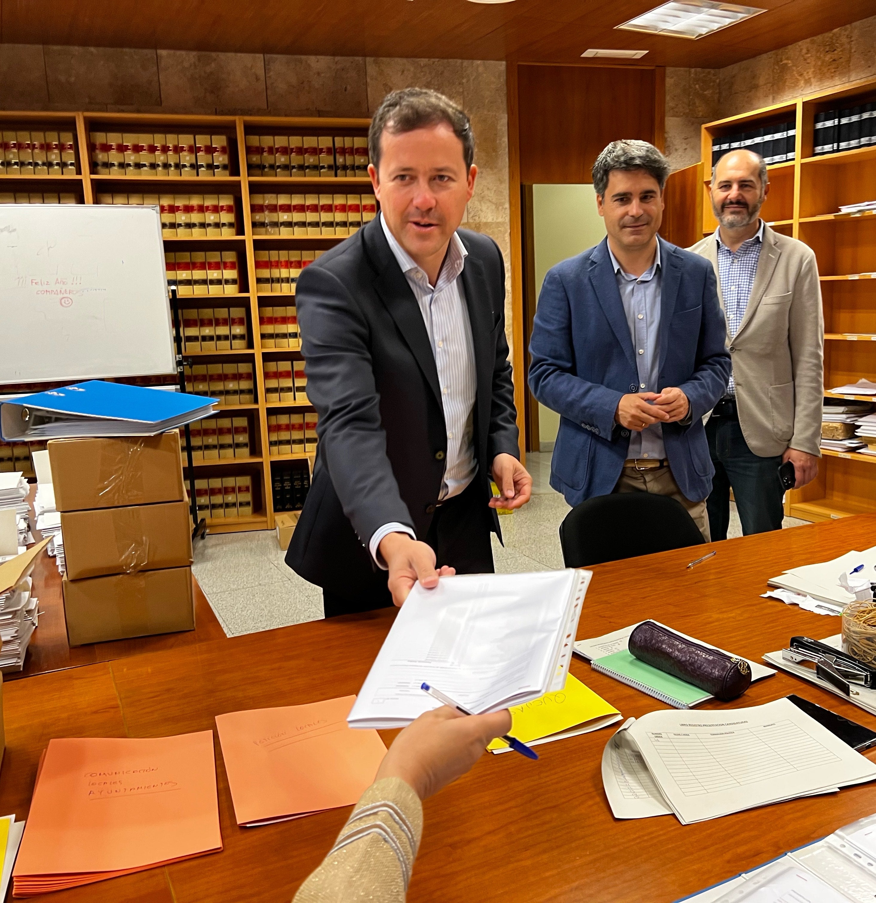 Carlos Velázquez, candidato del PP Toledo, presenta su candidatura en la Junta Electoral Carlos Velázquez, candidato del PP Toledo, presenta su candidatura en la Junta Electoral