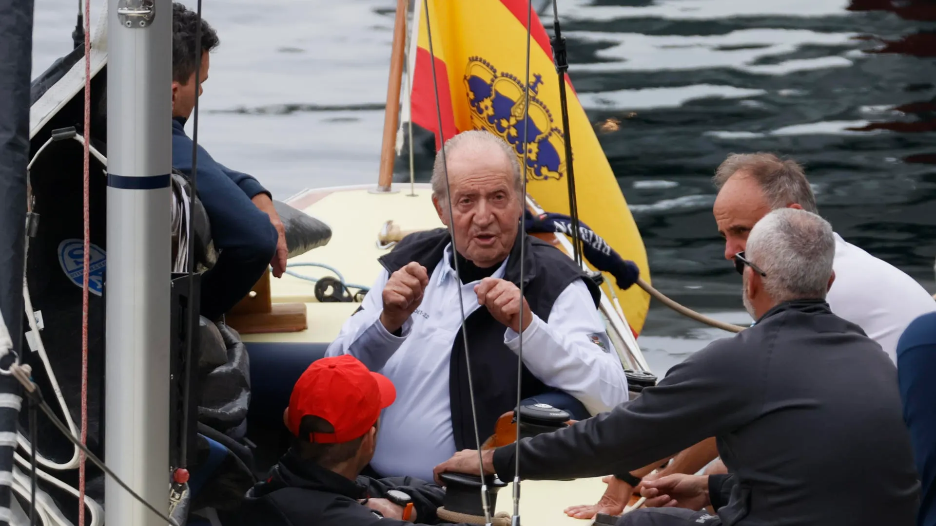 El rey em&eacute;rito, Juan Carlos I, sale a navegar en Sanxenxo, Pontevedra, este jueves