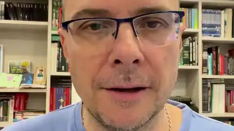 MisterChip: "Hay un debate sobre un tema muy grave sobre la mesa y la gente se está preguntando de qué equipo era Franco" MisterChip: "Hay un debate sobre un tema muy grave sobre la mesa y la gente se está preguntando de qué equipo era Franco"