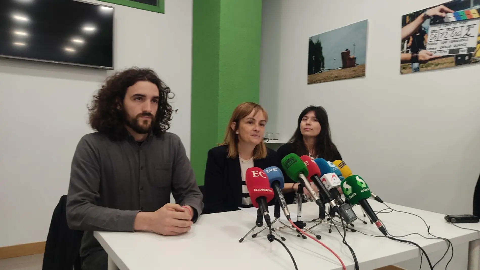 La candidata electoral se encierra en la sede del partido en Gijón