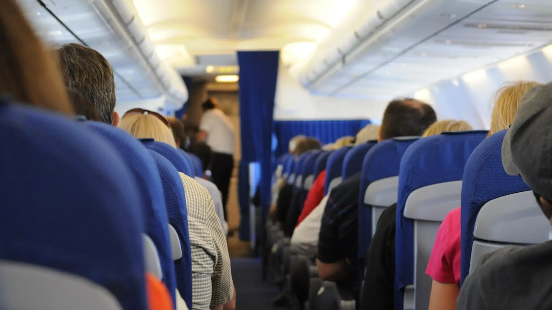 Un pasajero tiene un ataque de ira durante un vuelo por el llanto de un bebé