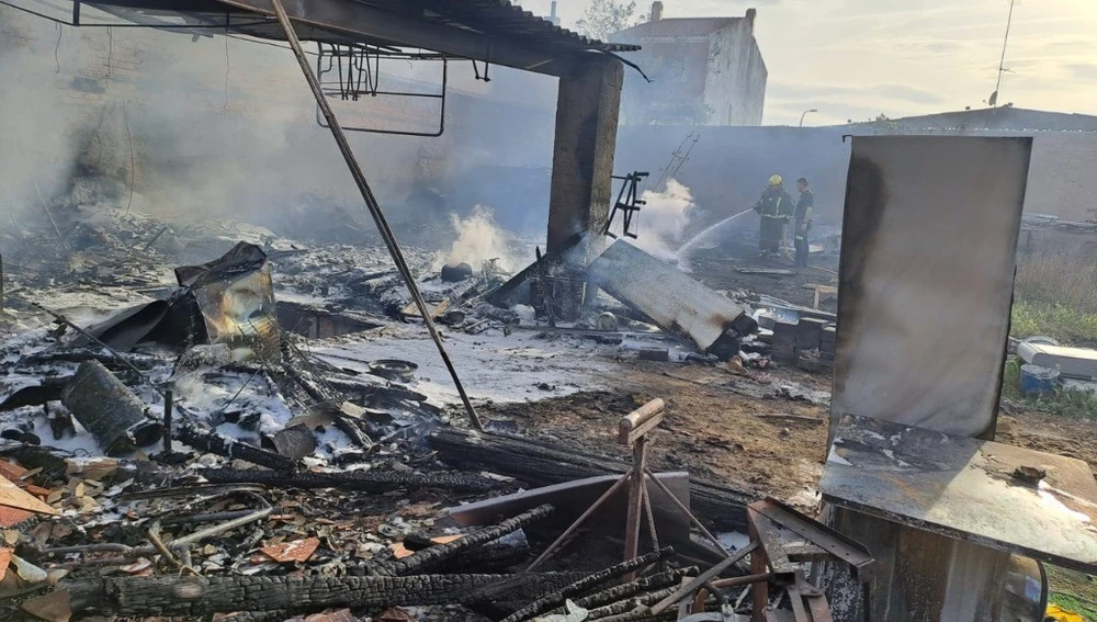 Estado en el que quedó el almacén tras el incendio