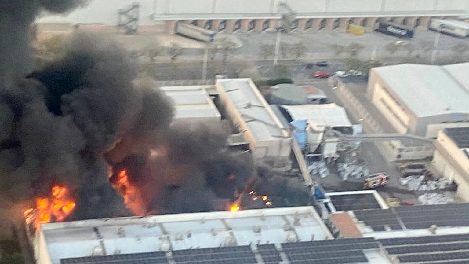 Incendio en la fábrica de CASTER del Parque Empresarial de Elche Incendio en la fábrica de CASTER del Parque Empresarial de Elche