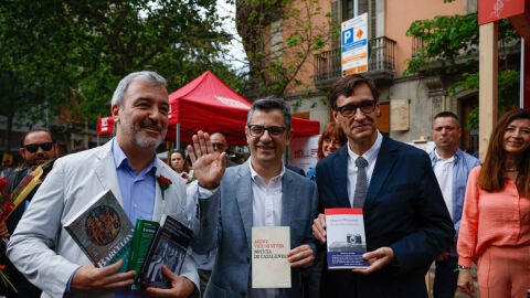 El primer secretario del PSC, Salvador Illa, el ministro de la Presidencia, F&eacute;lix Bola&ntilde;os, y el candidato socialista a la alcald&iacute;a de Barcelona, Jaume Collboni