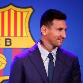 Leo Messi, con el escudo del Barça