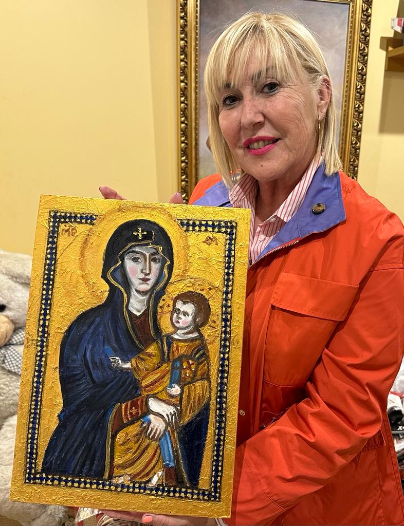 La ilicitana Inés Serna Orts reproduce un icono bizantino para la Iglesia de Trevi en Roma La ilicitana Inés Serna Orts reproduce un icono bizantino para la Iglesia de Trevi en Roma