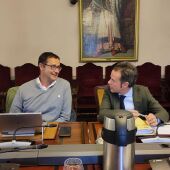 Los concejales no adscritos José Luis Costillas e Ignacio Cuesta, antiguos integrantes de Ciudadanos, en el pleno municipal - EUROPA PRESS