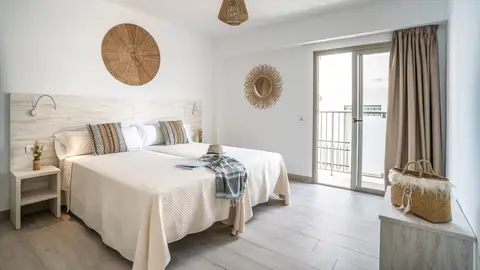 Una de las habitaciones del Hostal Rosell Boutique, en el centro urbano de Sant Antoni de Portmany Una de las habitaciones del Hostal Rosell Boutique, en el centro urbano de Sant Antoni de Portmany