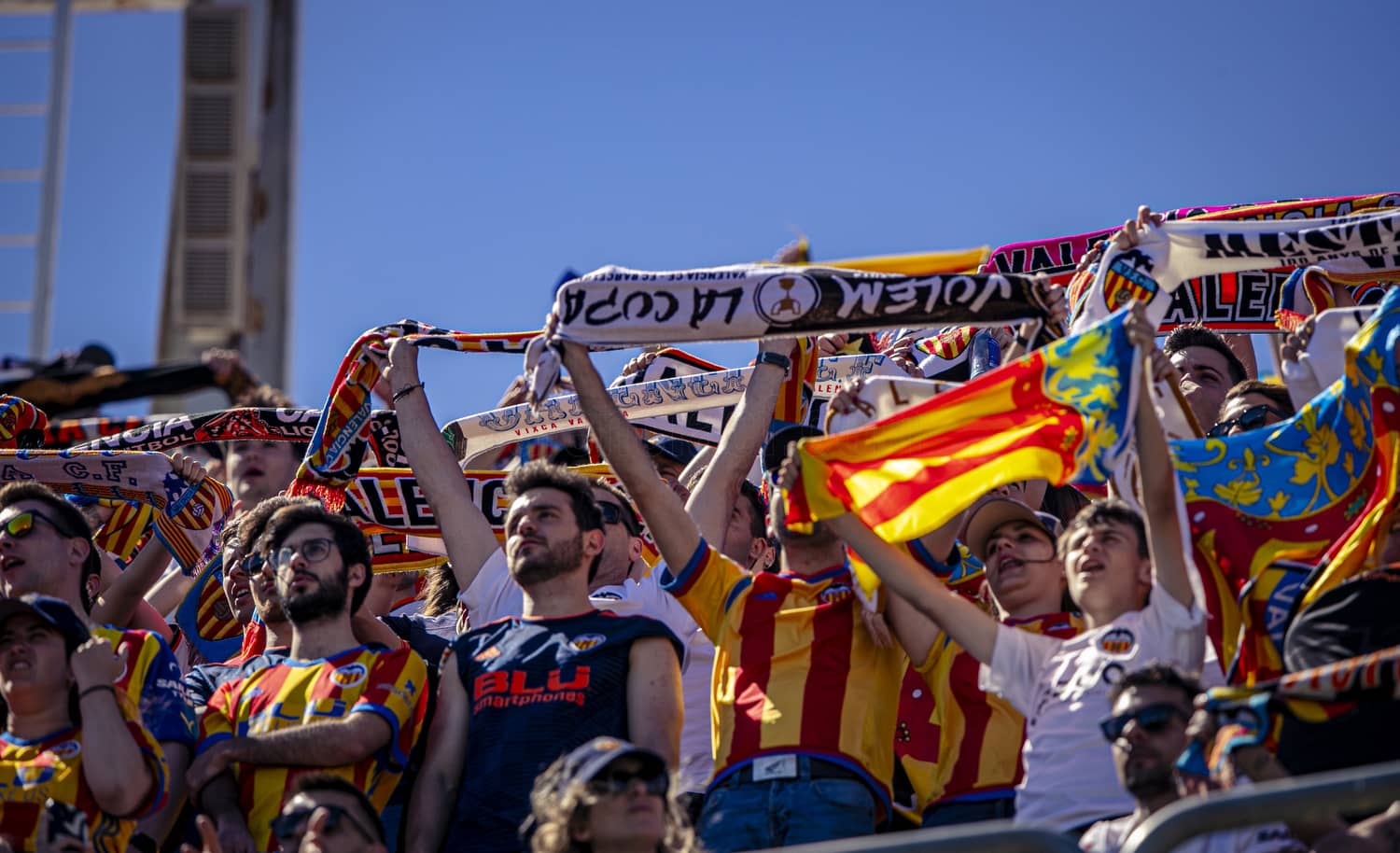 La afición del Valencia agota las entradas para Cádiz La afición del Valencia agota las entradas para Cádiz