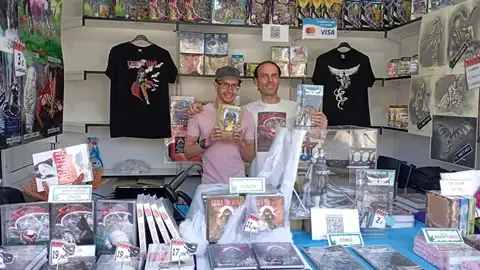 Caseta de la Feria del Libro de Alcalá de Henares La editorial Te-Raptor acude desde hace siete años a la Feria del Libro de Alcalá de Henares