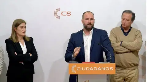 Cs Mérida propone crear una estación intermodal que aglutine autobuses, tren, bicis, taxis y otros vehículos Cs Mérida propone crear una estación intermodal que aglutine autobuses, tren, bicis, taxis y otros vehículos